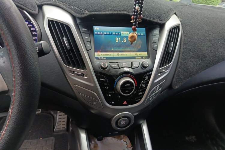 Used Hyundai Veloster 2011 1.6L Automatic Flagship Edition Audio And AC Panel