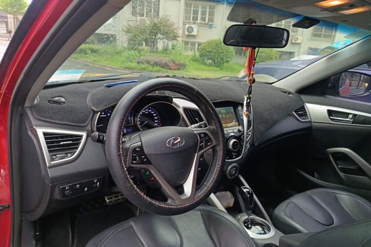 Used Hyundai Veloster 2011 1.6L Automatic Flagship Edition Center Console