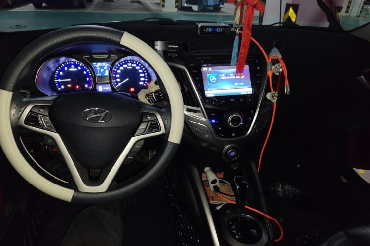 Used Hyundai Veloster 2011 1.6L Automatic Flagship Edition Center Console