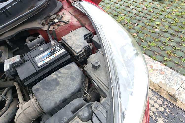 Used Hyundai Veloster 2011 1.6L Automatic Flagship Edition Engine Bay Left