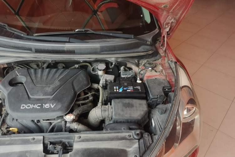Used Hyundai Veloster 2011 1.6L Automatic Luxury Edition Engine Bay Left