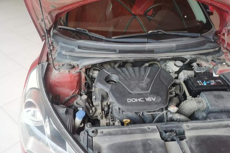 Used Hyundai Veloster 2011 1.6L Automatic Luxury Edition Engine Bay Right