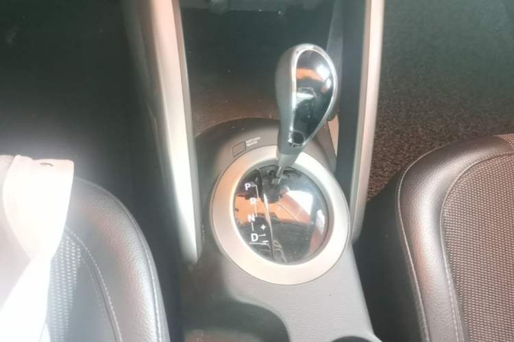 Used Hyundai Veloster 2011 1.6L Automatic Luxury Edition Gear Lever