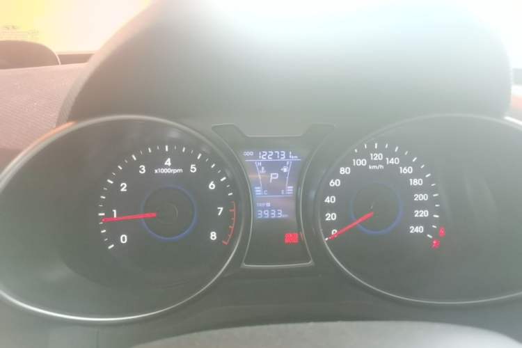 Used Hyundai Veloster 2011 1.6L Automatic Luxury Edition Instrument Cluster