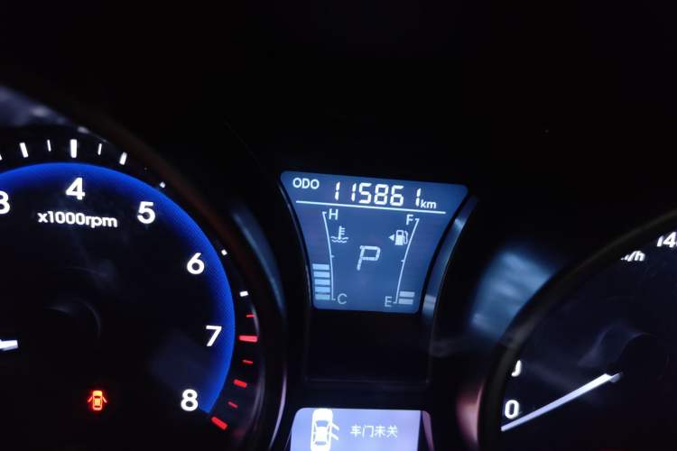 Used Hyundai Veloster 2011 1.6L Automatic Flagship Edition Odometer Close Up