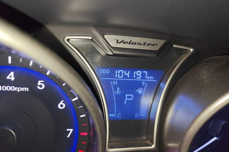 Used Hyundai Veloster 2011 1.6L Automatic Flagship Edition Odometer Close Up
