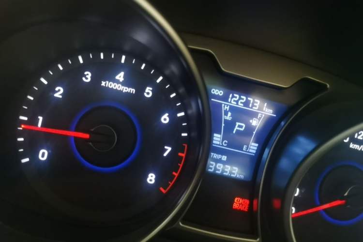 Used Hyundai Veloster 2011 1.6L Automatic Luxury Edition Odometer Close Up