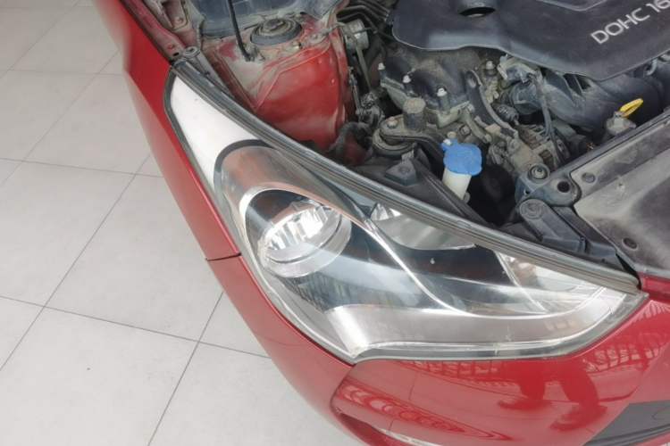 Used Hyundai Veloster 2011 1.6L Automatic Luxury Edition Right Front Headlight