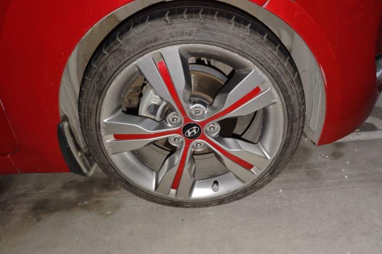 Used Hyundai Veloster 2011 1.6L Automatic Flagship Edition Right Front Wheel Hub
