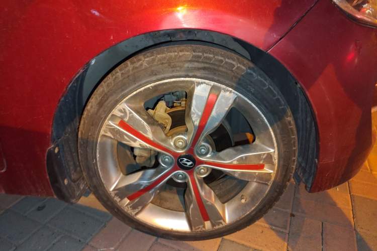 Used Hyundai Veloster 2011 1.6L Automatic Flagship Edition Right Front Wheel Hub