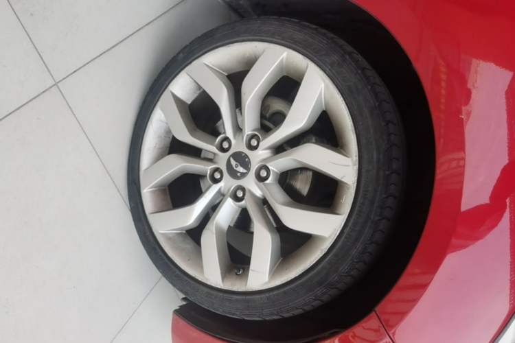 Used Hyundai Veloster 2011 1.6L Automatic Luxury Edition Right Front Wheel Hub