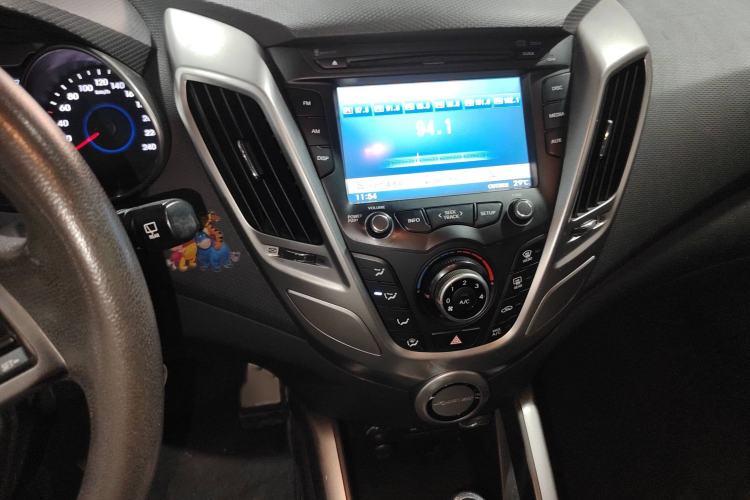 Used Hyundai Veloster 2011 1.6L Automatic Luxury Edition Audio And AC Panel