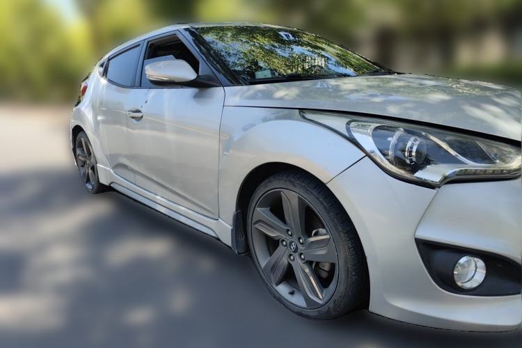 Used Hyundai Veloster 2011 1.6L Automatic Luxury Edition Front Right 45 Deg
