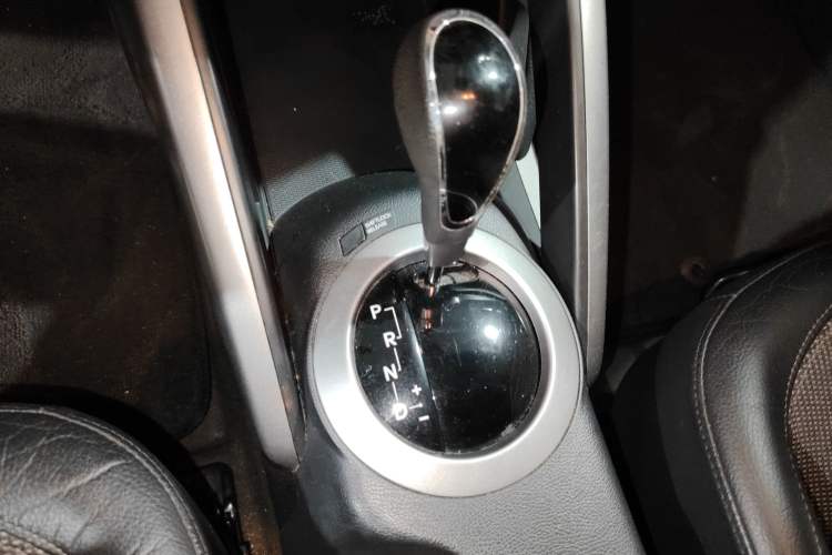 Used Hyundai Veloster 2011 1.6L Automatic Luxury Edition Gear Lever