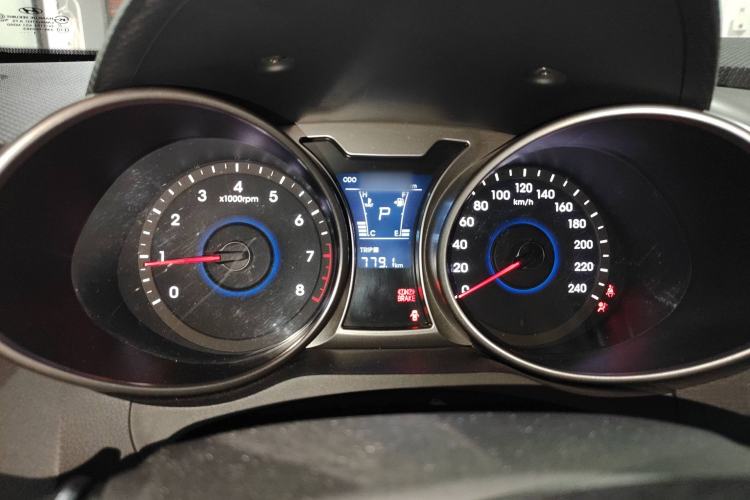 Used Hyundai Veloster 2011 1.6L Automatic Luxury Edition Instrument Cluster
