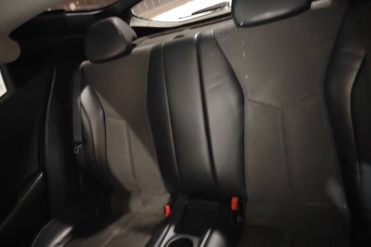 Used Hyundai Veloster 2011 1.6L Automatic Luxury Edition Interior 4