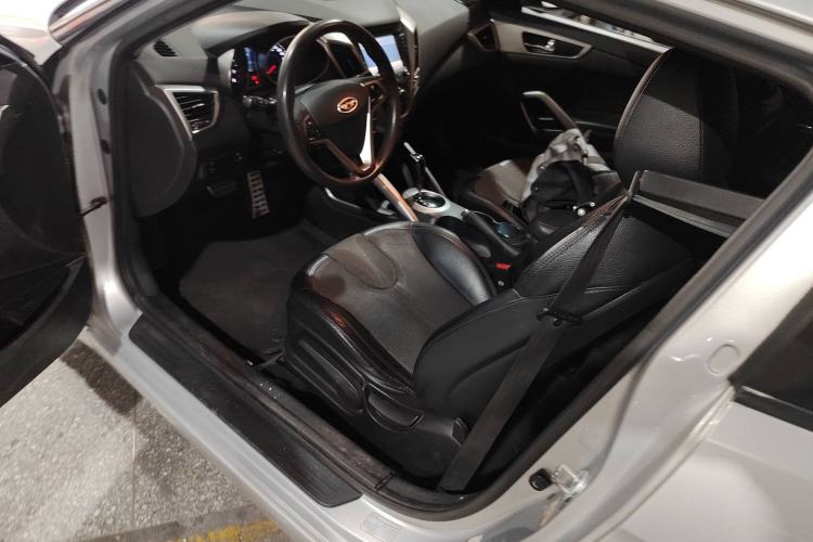 Used Hyundai Veloster 2011 1.6L Automatic Luxury Edition Left Front Seat