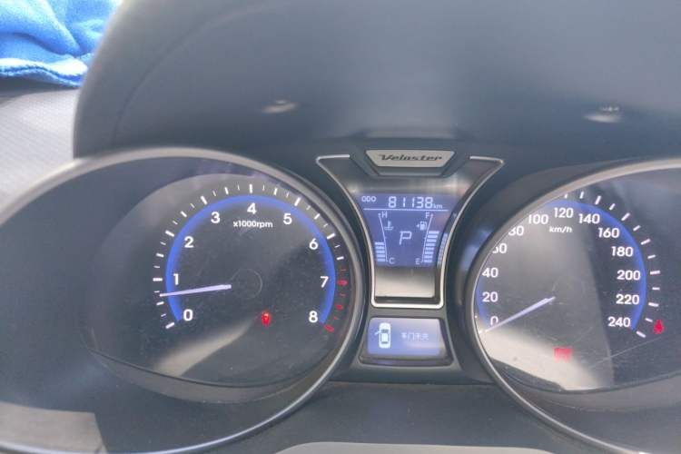Used Hyundai Veloster 2011 1.6L Automatic Luxury Edition Odometer Close Up