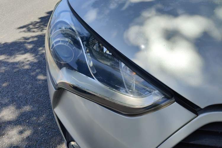 Used Hyundai Veloster 2011 1.6L Automatic Luxury Edition Right Front Headlight
