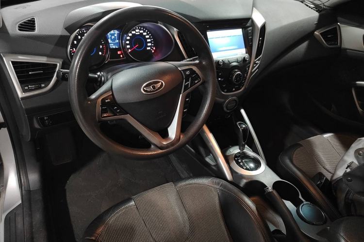 Used Hyundai Veloster 2011 1.6L Automatic Luxury Edition Steering Wheel