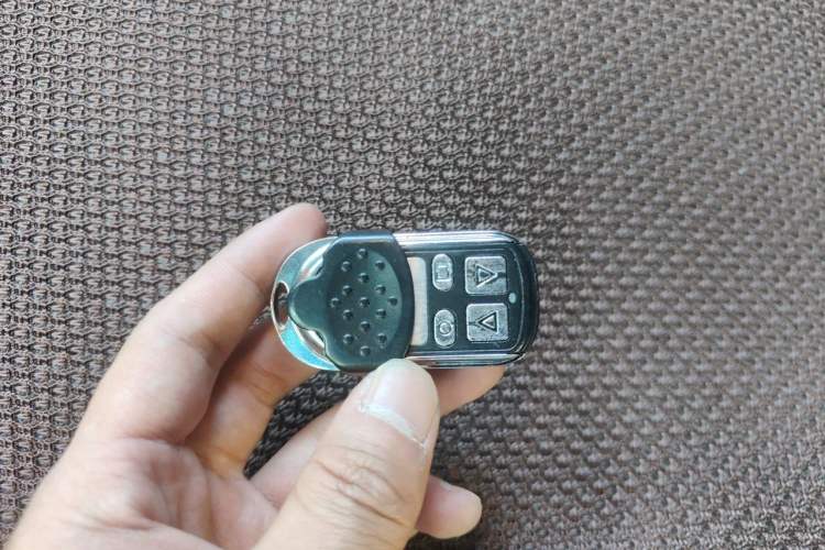 Used Hyundai Veloster 2011 1.6L Automatic Luxury Edition Vehicle Key