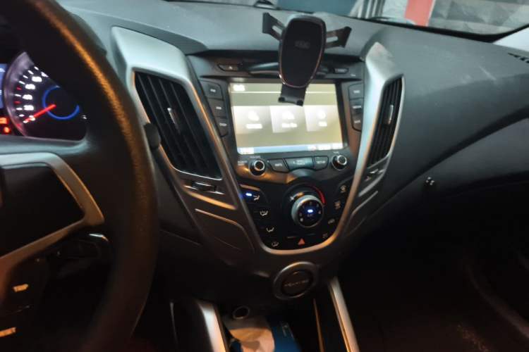 Used Hyundai Veloster 2011 1.6L Manual Comfort Edition Audio And AC Panel
