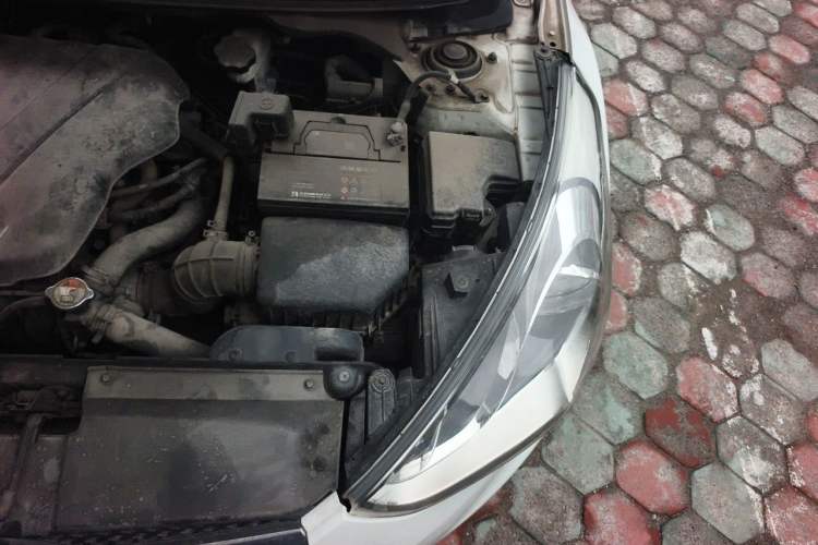 Used Hyundai Veloster 2011 1.6L Manual Comfort Edition Engine Bay Left