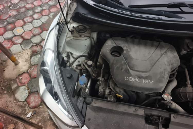 Used Hyundai Veloster 2011 1.6L Manual Comfort Edition Engine Bay Right