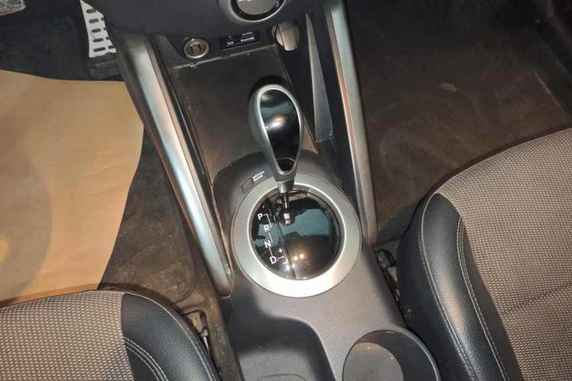 Used Hyundai Veloster 2011 1.6L Automatic Luxury Edition Gear Lever