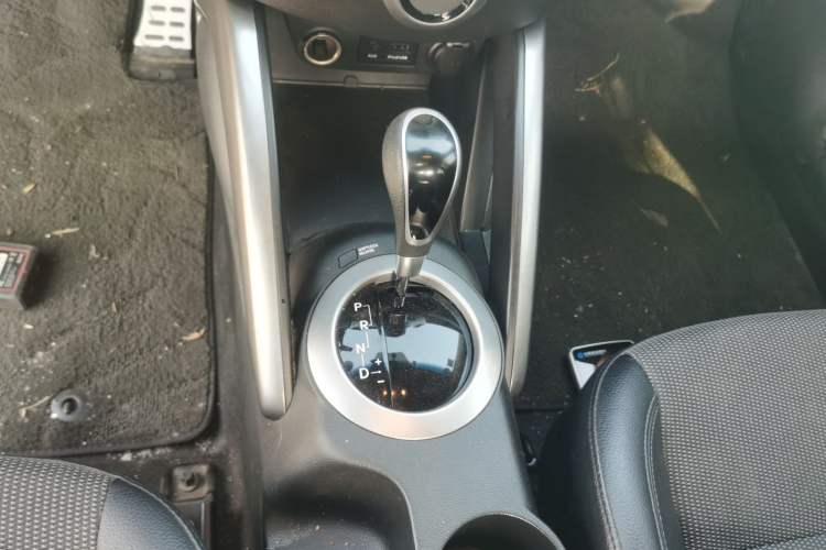 Used Hyundai Veloster 2011 1.6L Automatic Luxury Edition Gear Lever