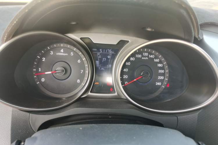 Used Hyundai Veloster 2011 1.6L Automatic Luxury Edition Instrument Cluster