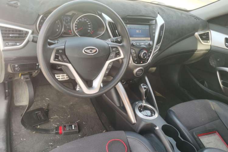 Used Hyundai Veloster 2011 1.6L Automatic Luxury Edition Interior 2