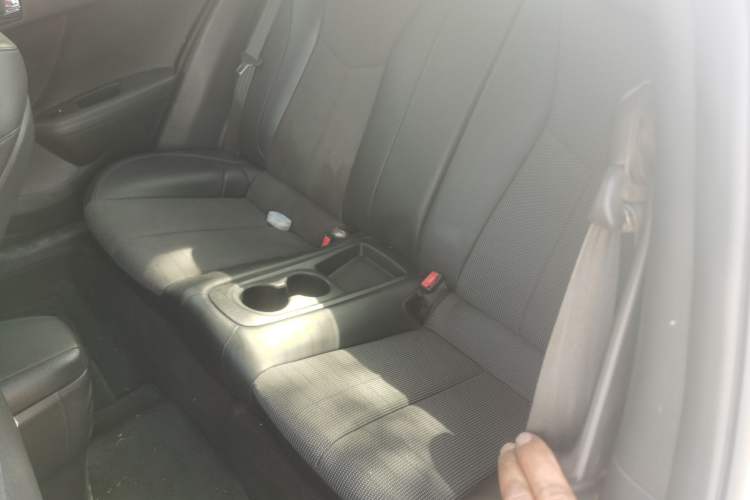Used Hyundai Veloster 2011 1.6L Automatic Luxury Edition Interior 4