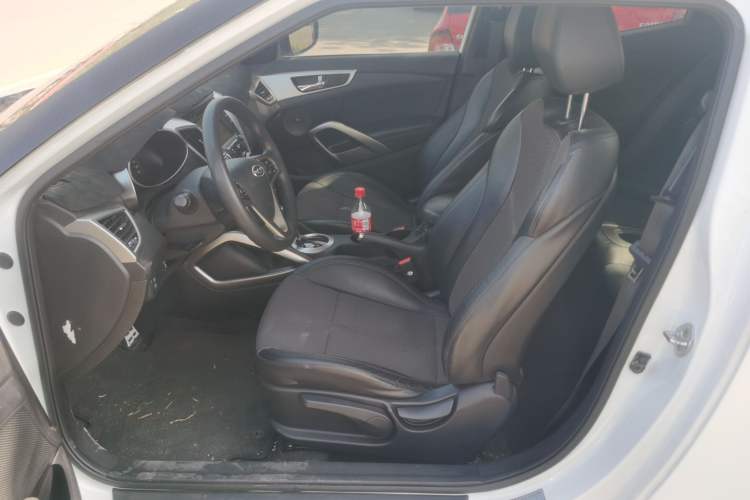 Used Hyundai Veloster 2011 1.6L Automatic Luxury Edition Left Front Seat