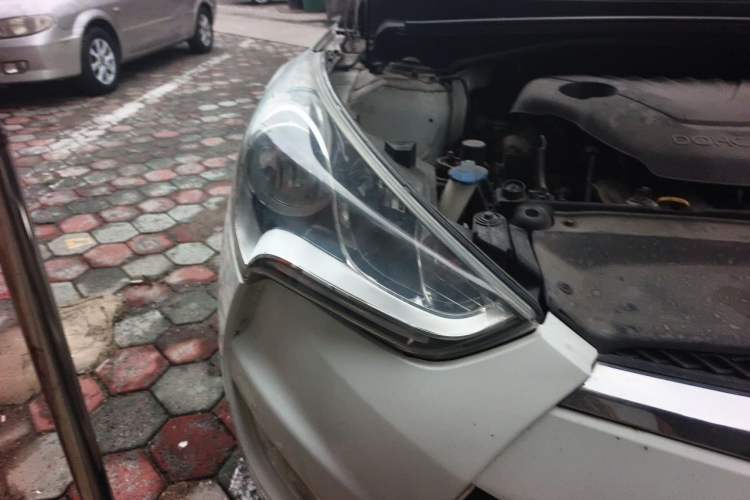 Used Hyundai Veloster 2011 1.6L Manual Comfort Edition Right Front Headlight