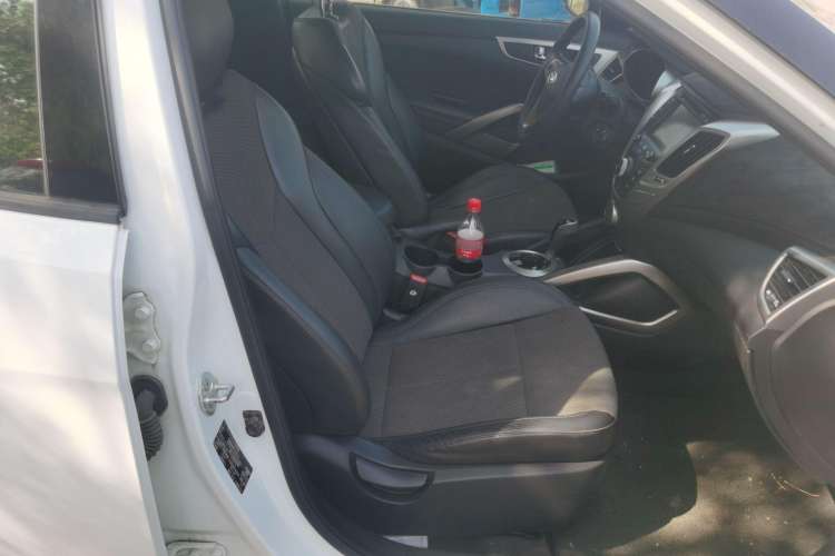 Used Hyundai Veloster 2011 1.6L Automatic Luxury Edition Right Front Seat