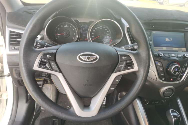 Used Hyundai Veloster 2011 1.6L Automatic Luxury Edition Steering Wheel