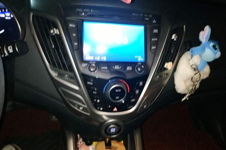 Used Hyundai Veloster 2011 1.6L Automatic Flagship Edition Audio And AC Panel