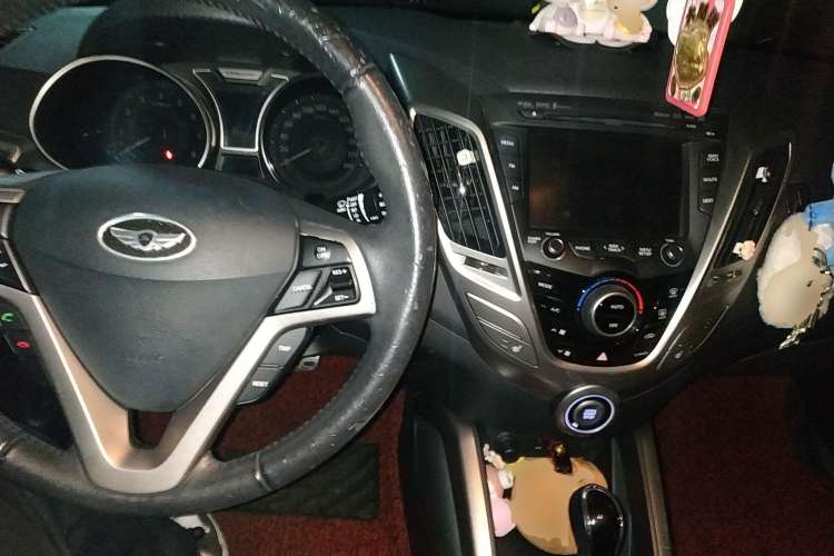Used Hyundai Veloster 2011 1.6L Automatic Flagship Edition Center Console