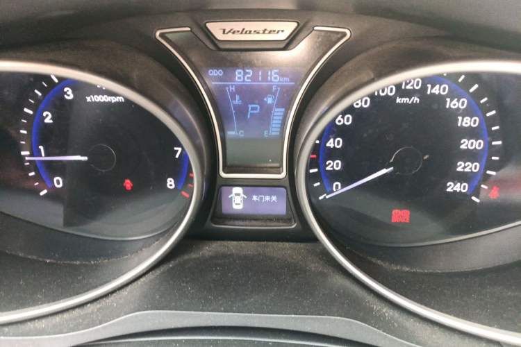 Used Hyundai Veloster 2011 1.6L Automatic Flagship Edition Odometer Close Up