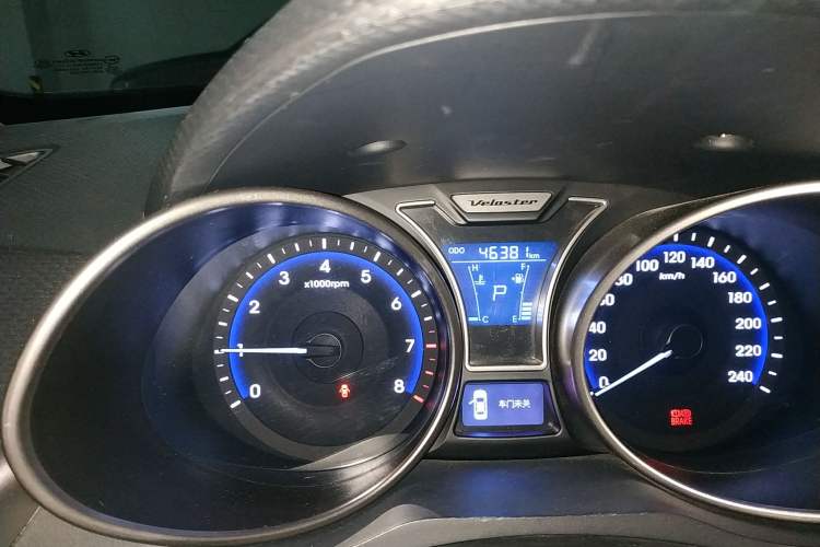 Used Hyundai Veloster 2011 1.6L Automatic Flagship Edition Odometer Close Up