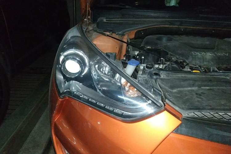Used Hyundai Veloster 2011 1.6L Automatic Flagship Edition Right Front Headlight