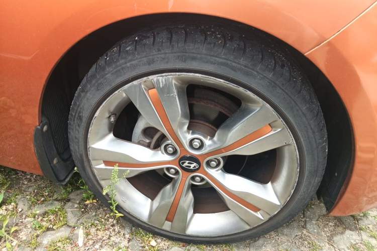 Used Hyundai Veloster 2011 1.6L Automatic Flagship Edition Right Front Wheel Hub