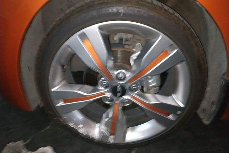 Used Hyundai Veloster 2011 1.6L Automatic Flagship Edition Right Front Wheel Hub