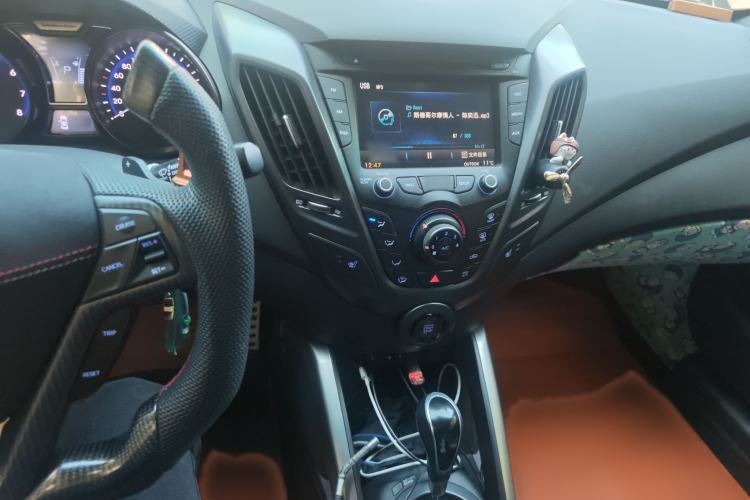 Used Hyundai Veloster 2012 1.6T Automatic Luxury Edition Audio And AC Panel