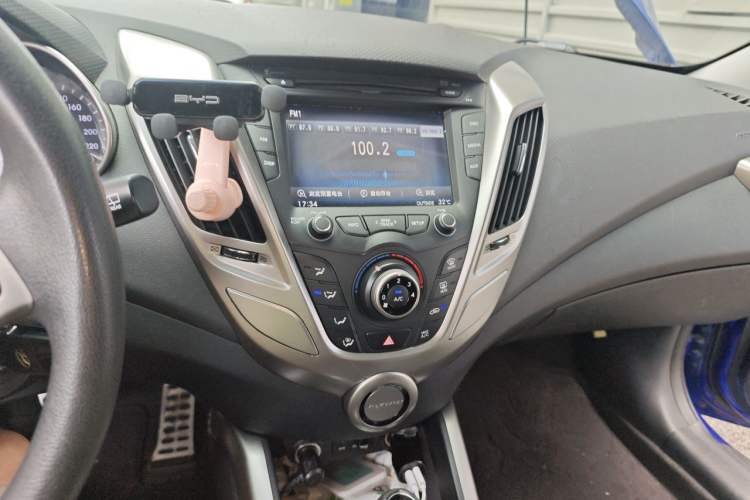 Used Hyundai Veloster 2012 1.6L Automatic Luxury Edition Audio And AC Panel