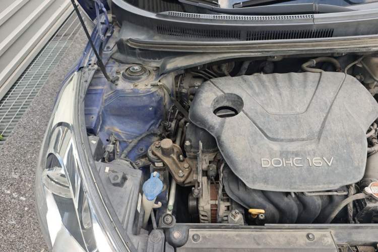Used Hyundai Veloster 2012 1.6L Automatic Luxury Edition Engine Bay Right