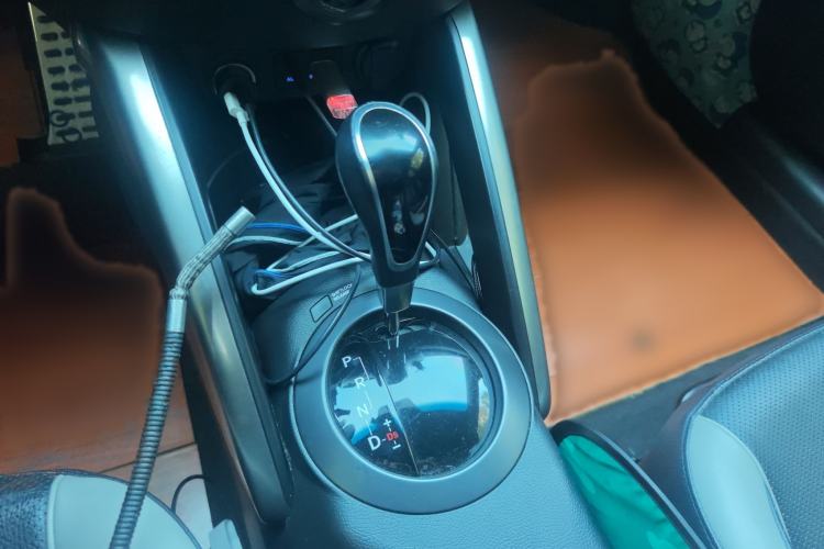 Used Hyundai Veloster 2012 1.6T Automatic Luxury Edition Gear Lever