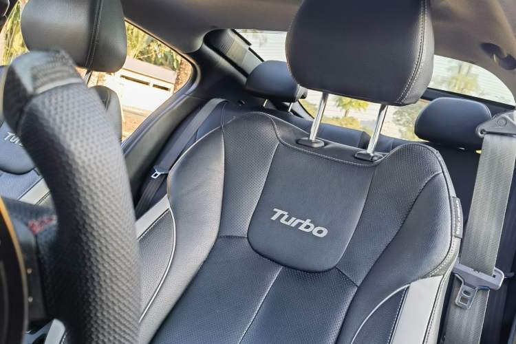 Used Hyundai Veloster 2012 1.6T Automatic Luxury Edition Headliner