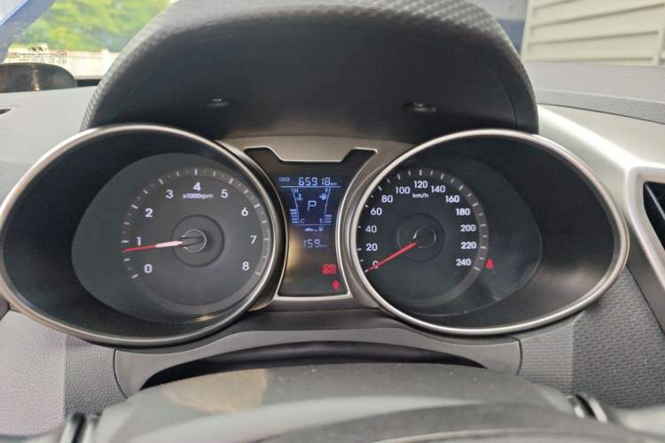 Used Hyundai Veloster 2012 1.6L Automatic Luxury Edition Instrument Cluster